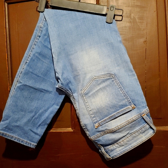 Guess Jeans - Picture 3 of 7